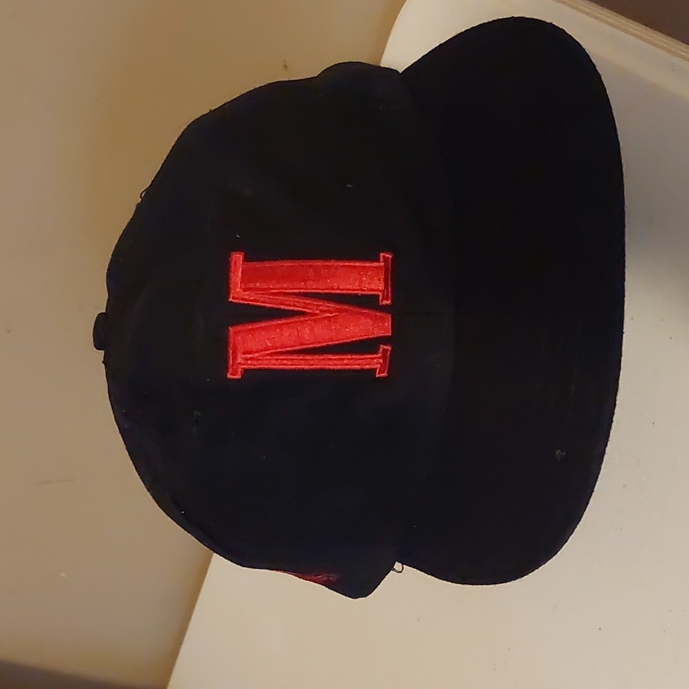 Vintage Marlboro Black/Red cap